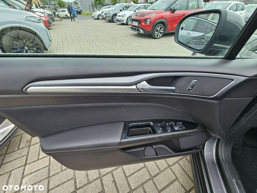 Ford Mondeo - 32