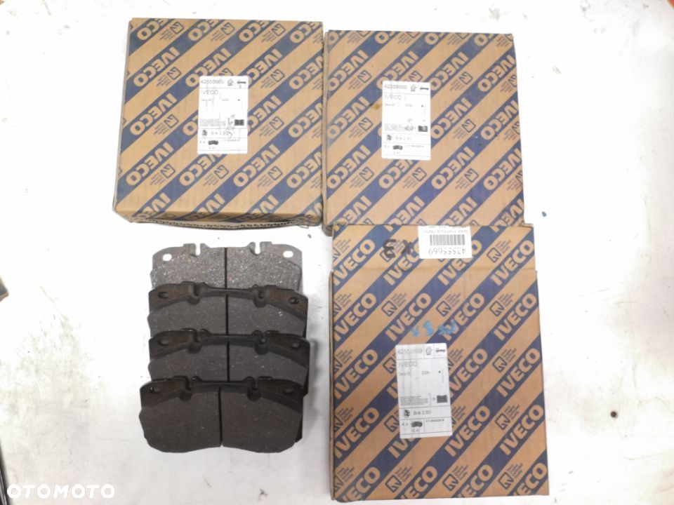 IVECO DAILY  42555669 KLOCKI HAMULCOWE PRZEDNIE POSIADAM 3 KOMPLETY O TAKIM OZNACZENIU ORYGINAŁ - 1