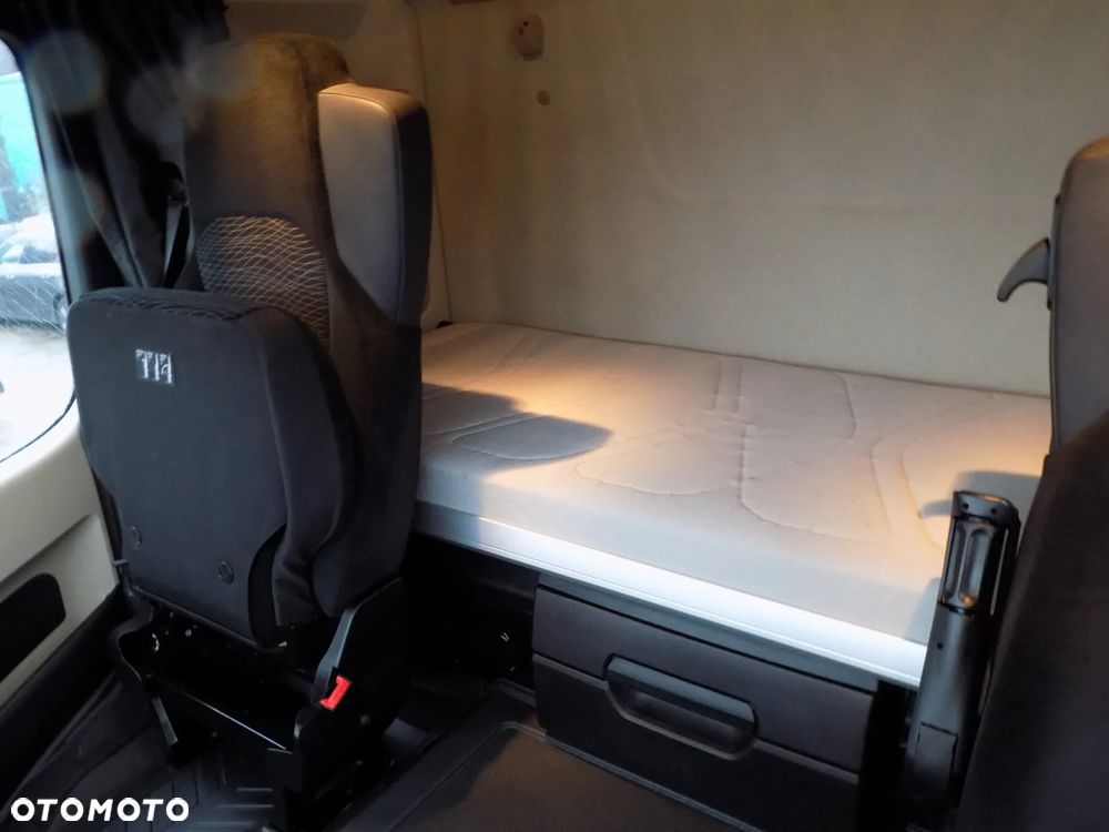 Mercedes-Benz 1848 4X4 HUD - 11