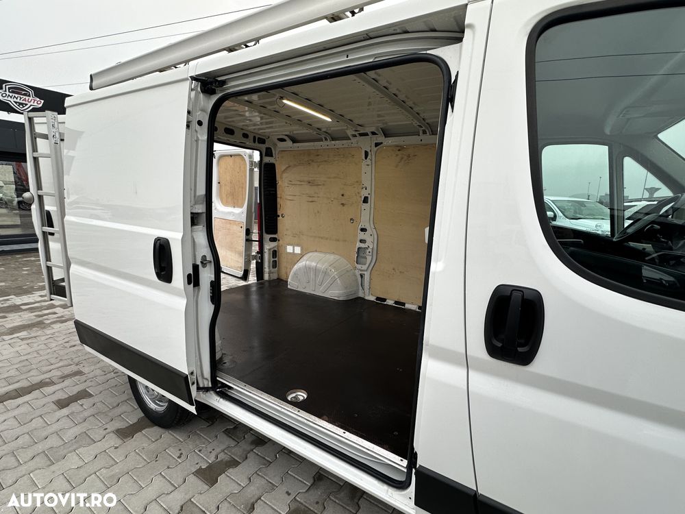 Peugeot Boxer 330 Fourgon L1H1 - 4