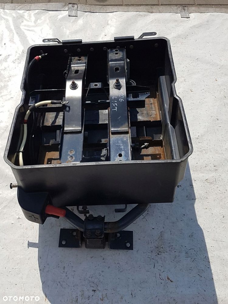 PODSTAWA SKRZYNKA MOCOWANIE AKUMULATORÓW DAF XF 106 - 1