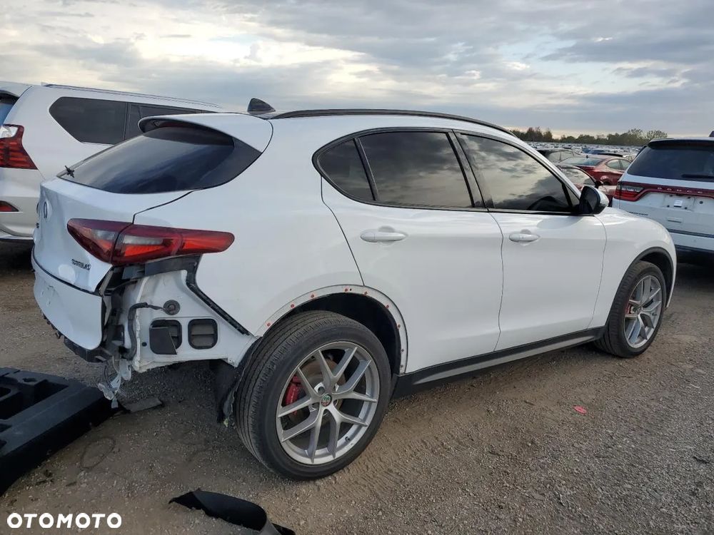 Alfa Romeo Stelvio - 4