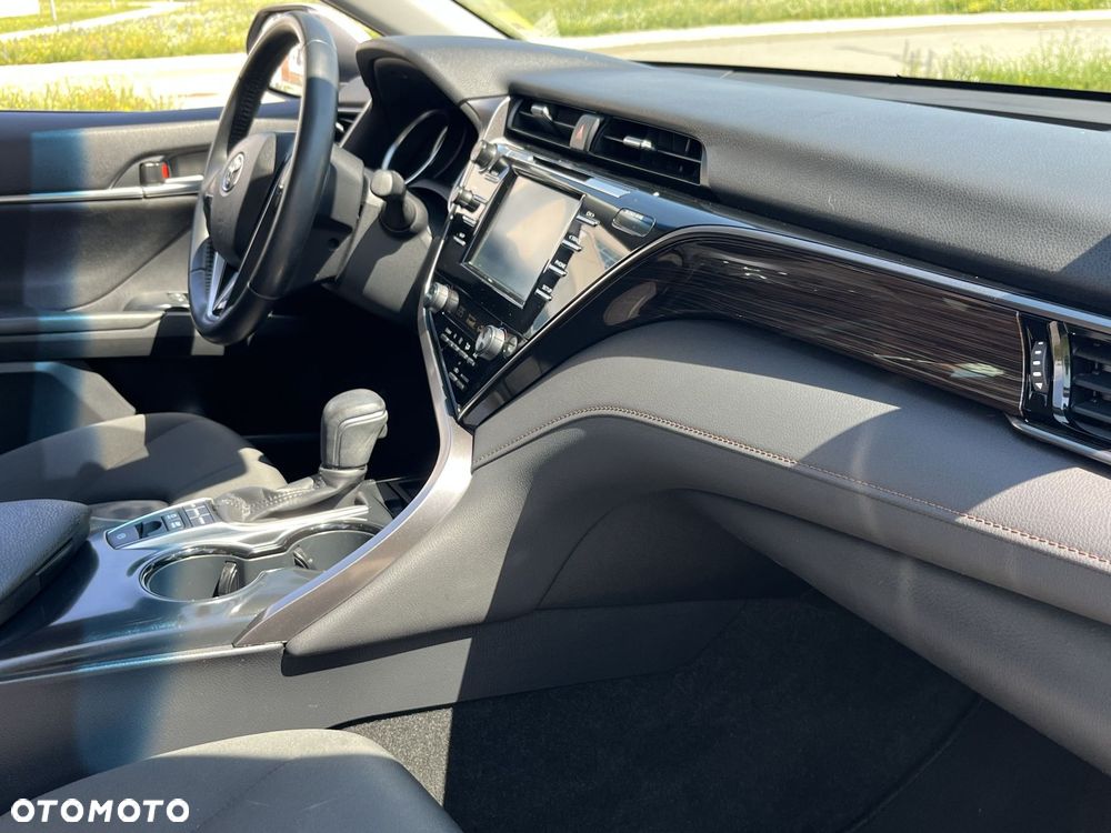 Toyota Camry 2.5 Hybrid Comfort CVT - 14