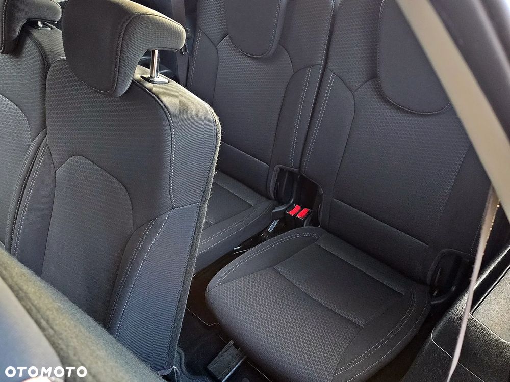 Kia Carens 1.6 GDI L 7os EU6 - 16