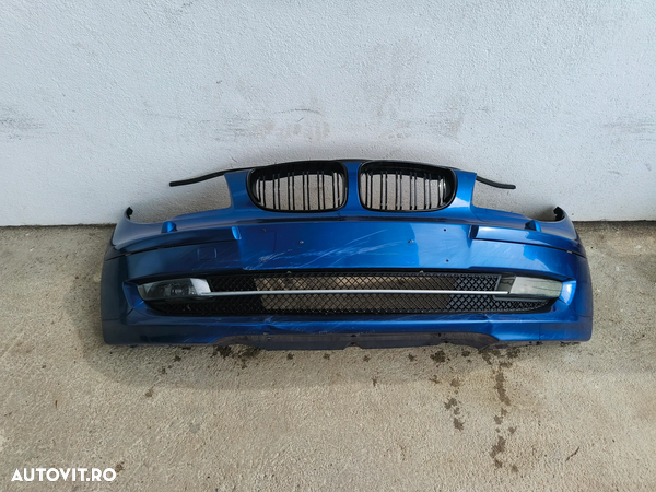 Bara fata BMW E81/87 LCi completa cu spaltoare ( defecte vizibile in poze)