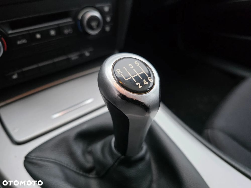 BMW Seria 3 318i - 24