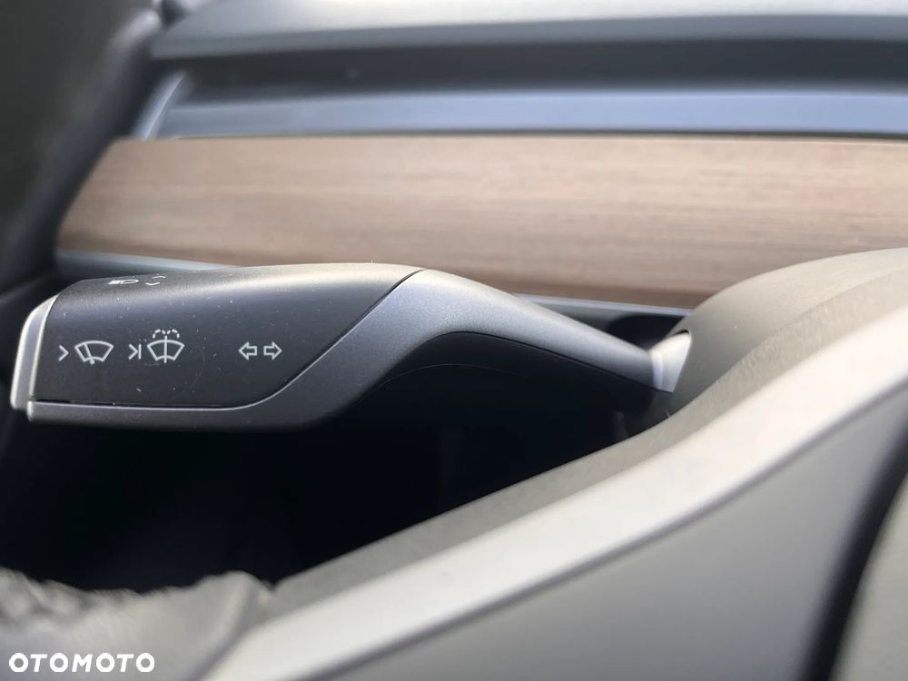 Tesla Model 3 Langstreckenbatterie Allradantrieb Dual Motor Performance - 28