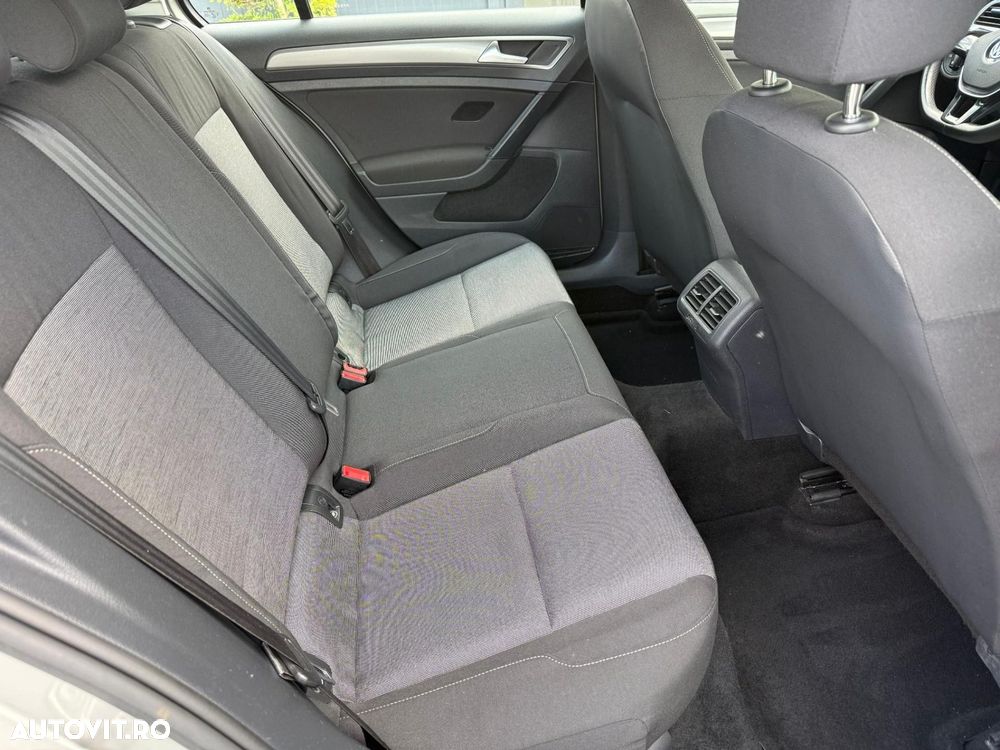 Volkswagen Golf - 11
