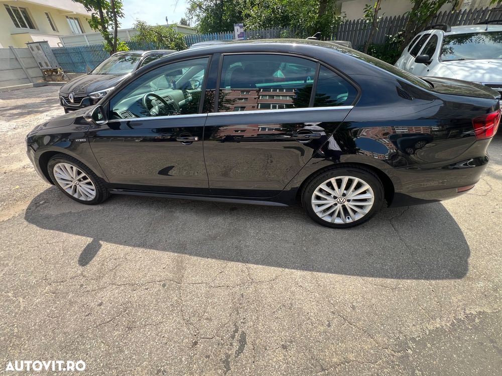 Volkswagen Jetta - 1