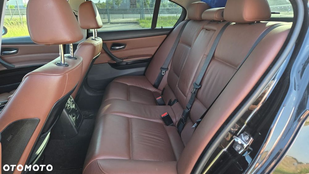BMW Seria 3 330i - 12