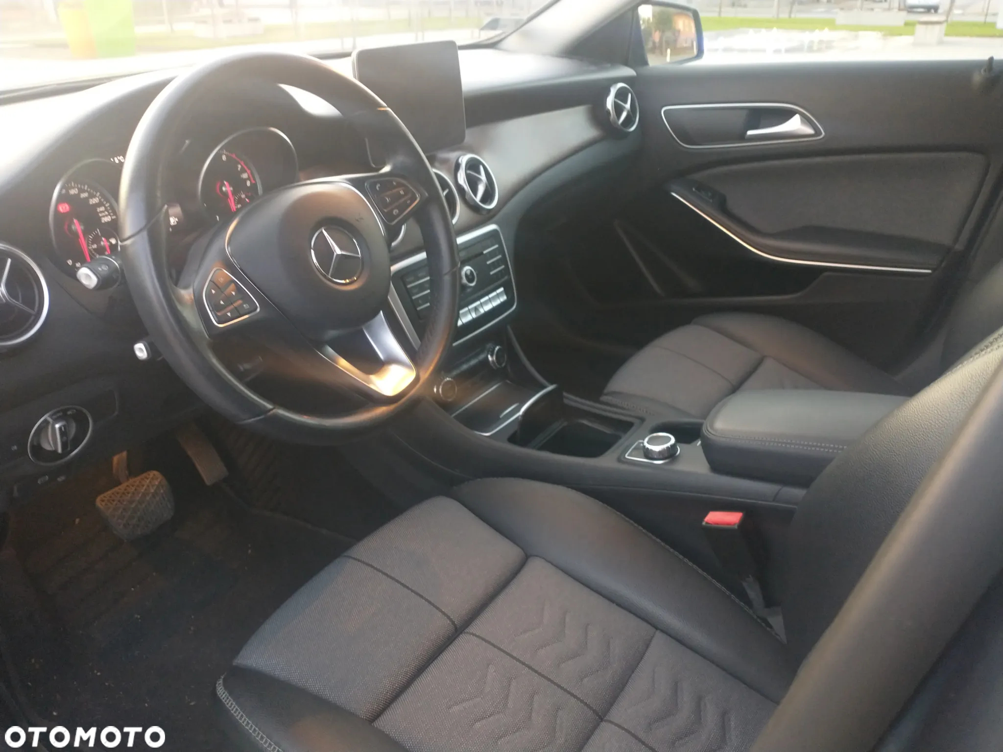 Mercedes-Benz GLA - 8