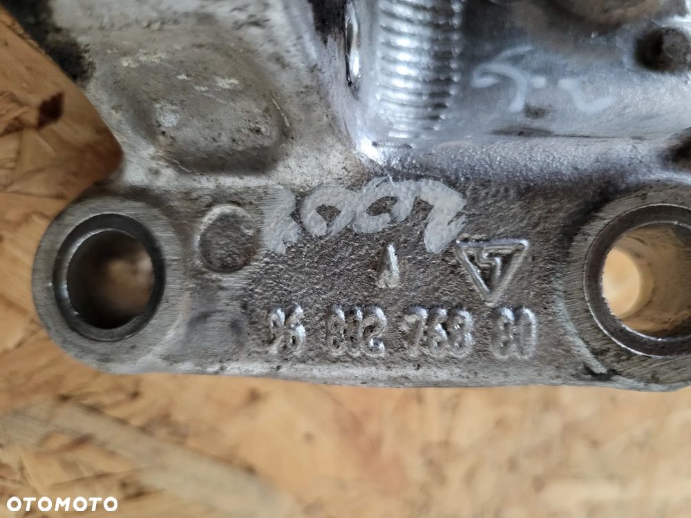 Podpora półosi 1.6 E HDI Peugeot 2008 - 2