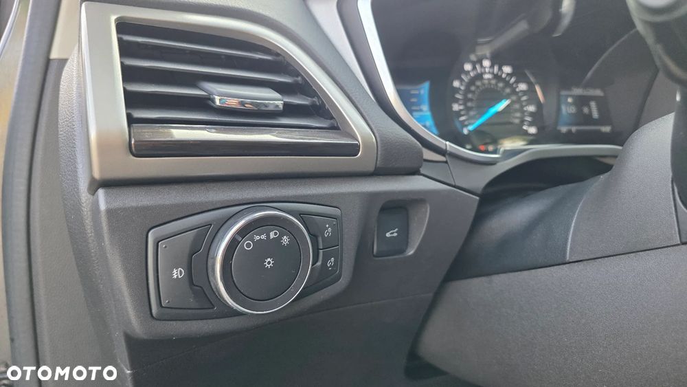 Ford Fusion 2.0 EcoBoost Titanium - 23