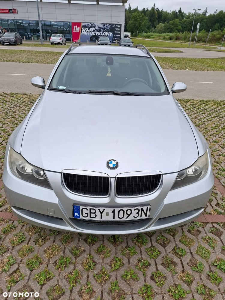BMW Seria 3 318i - 4