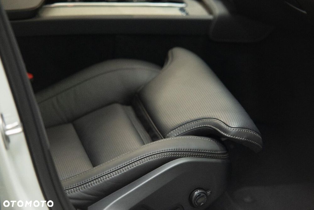 Volvo V90 Cross Country - 18