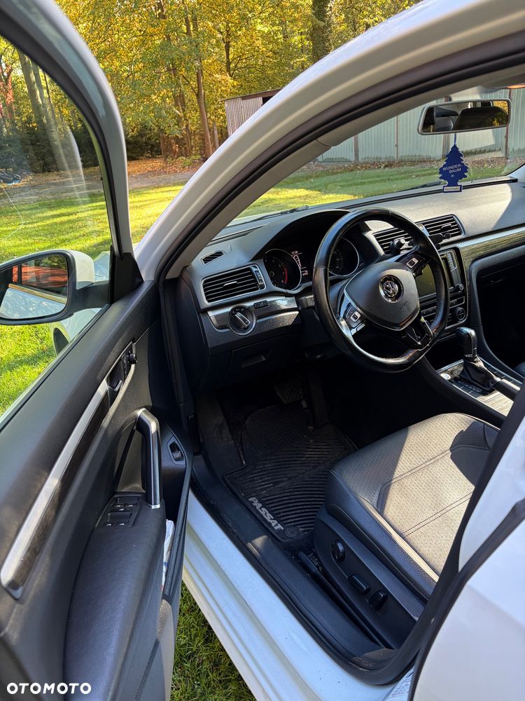 Volkswagen Passat - 11