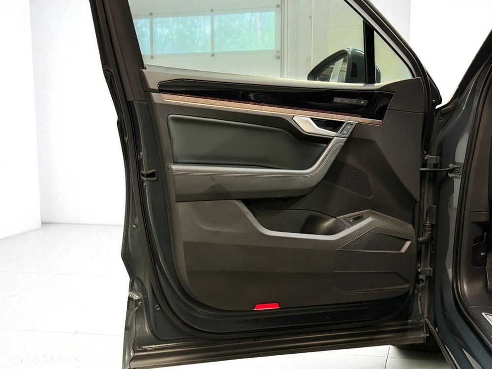 Volkswagen Touareg - 18