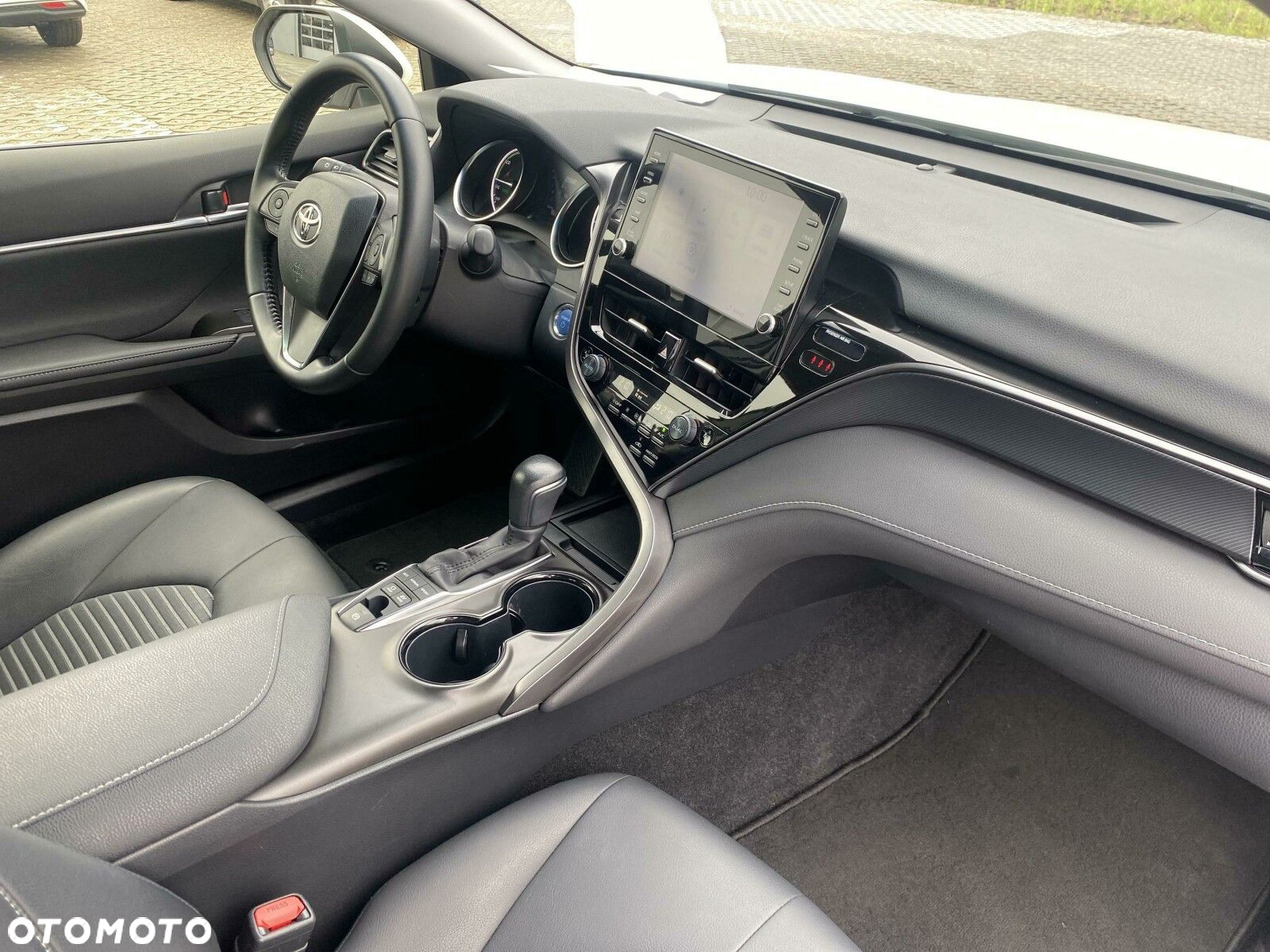 Toyota Camry - 25
