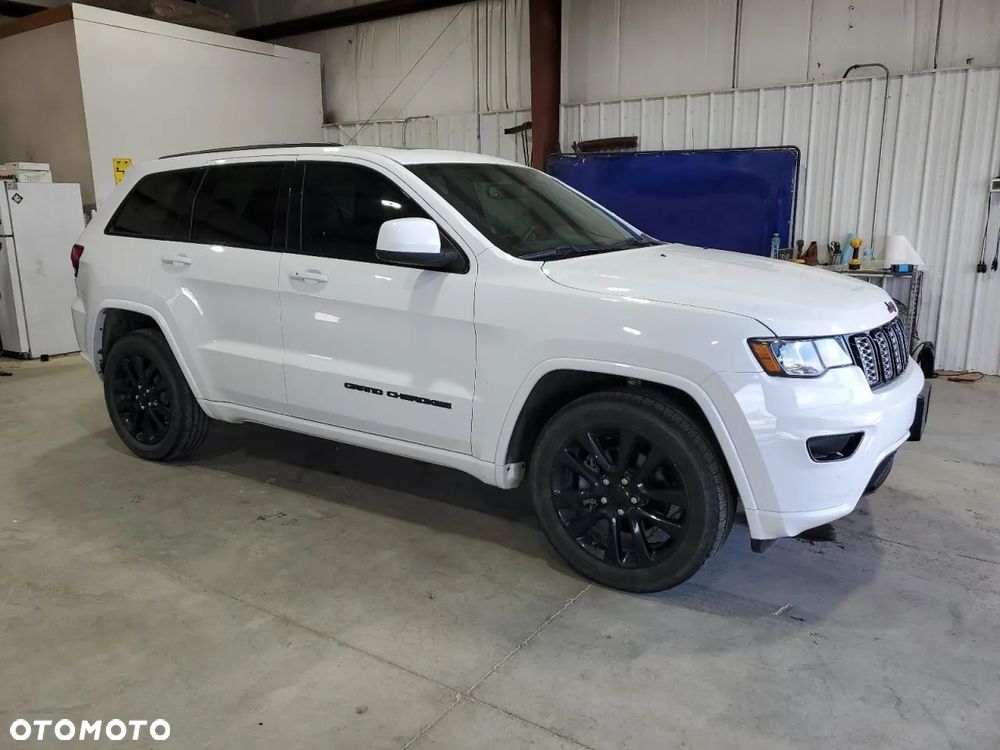 Jeep Grand Cherokee Laredo - 2