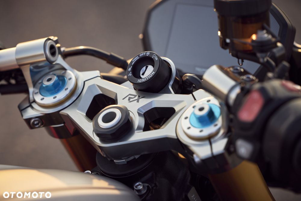 Triumph Street Triple - 9