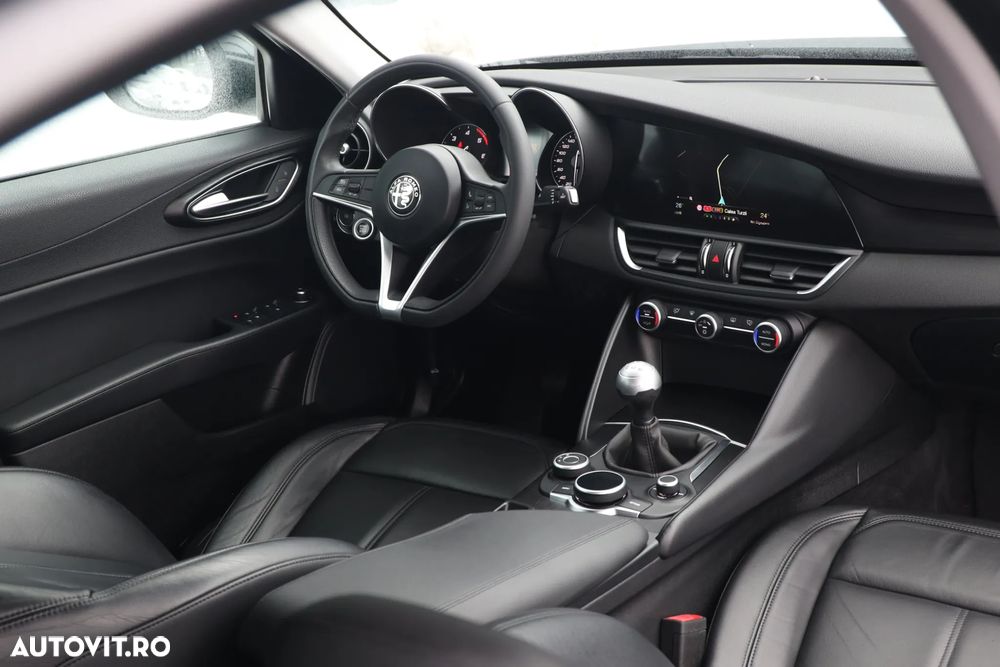 Alfa Romeo Giulia 2.2 - 19