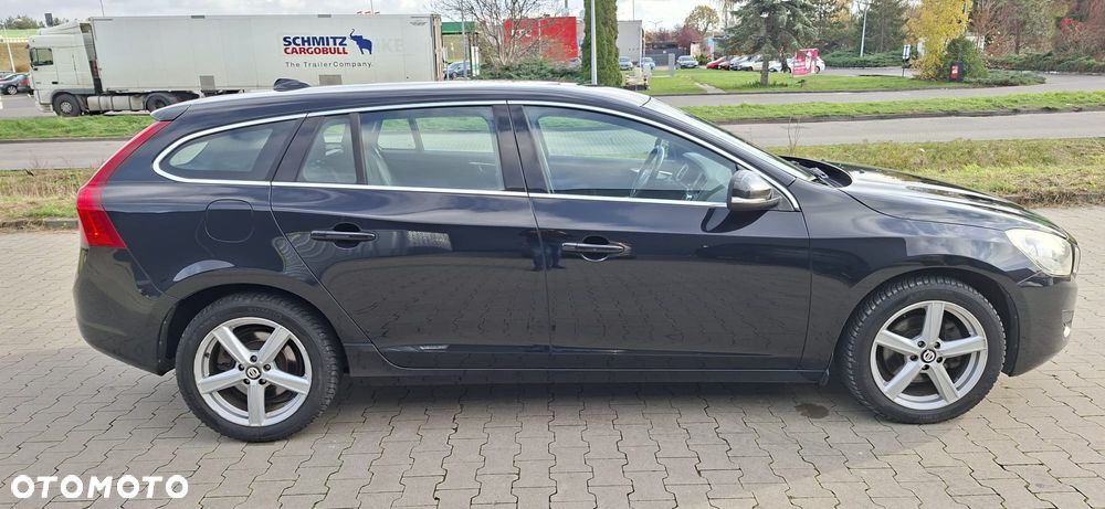 Volvo V60 T3 Kinetic - 24