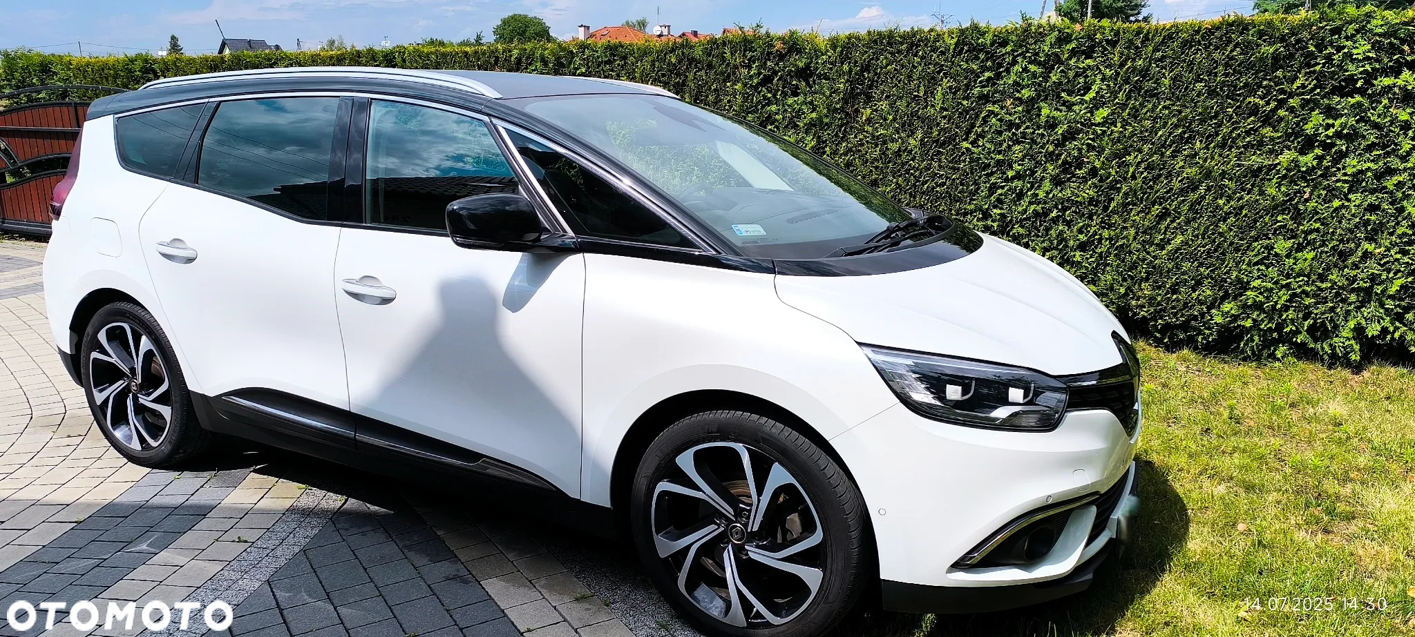 Renault Grand Scenic - 32