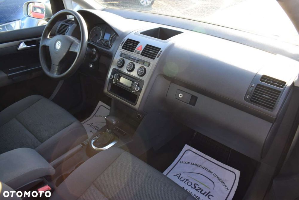 Volkswagen Touran - 22