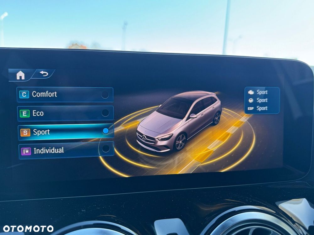 Mercedes-Benz Klasa B 220 4-Matic AMG Line 7G-DCT - 33