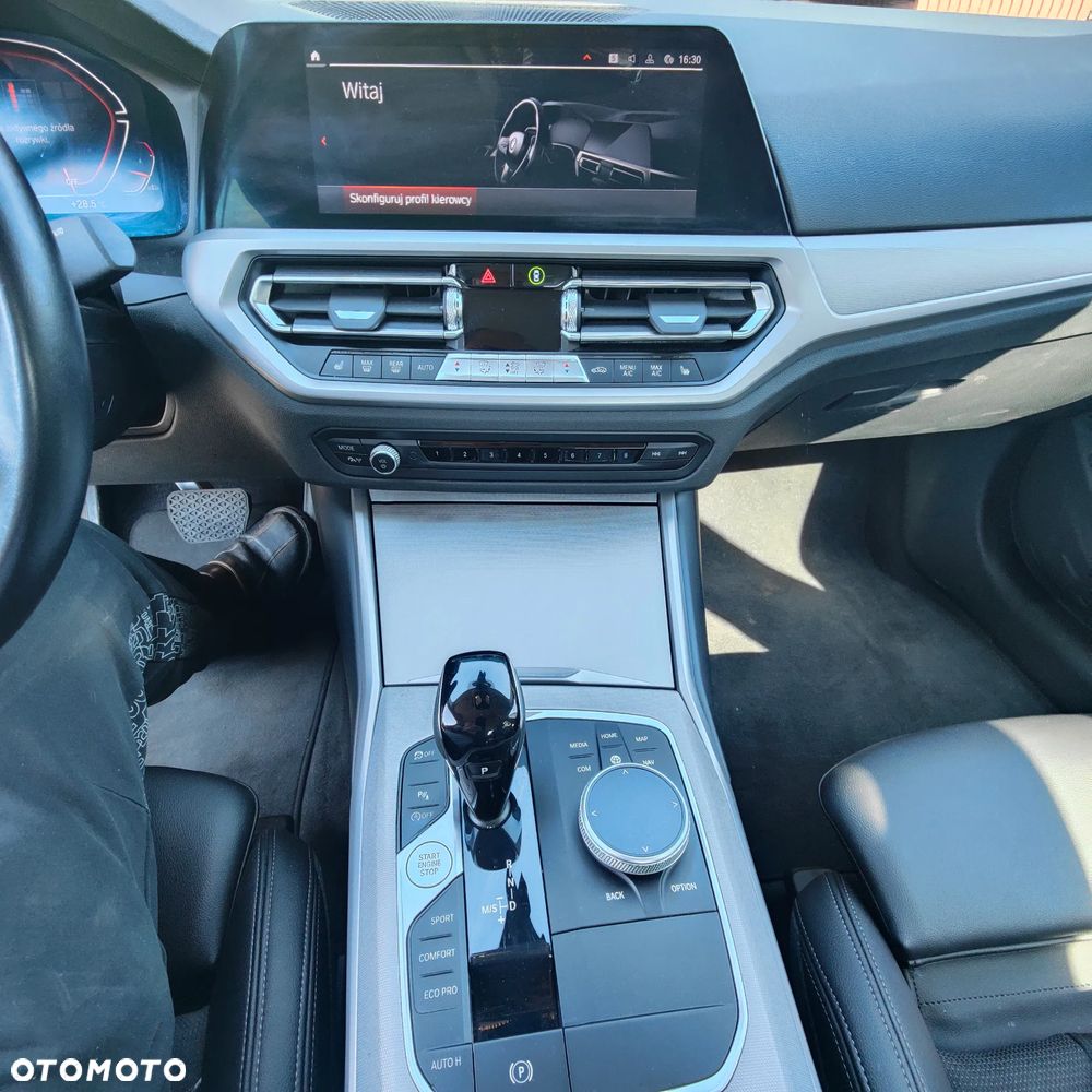 BMW Seria 3 330i Sport Line - 6
