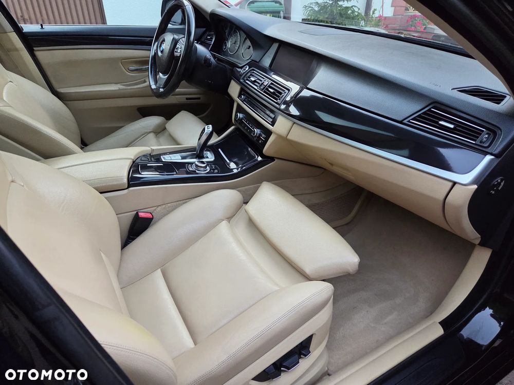 BMW Seria 5 535i Luxury Line - 13