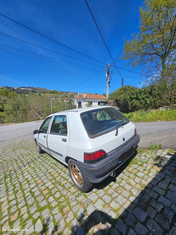 Renault Clio 1.2 RT - 2