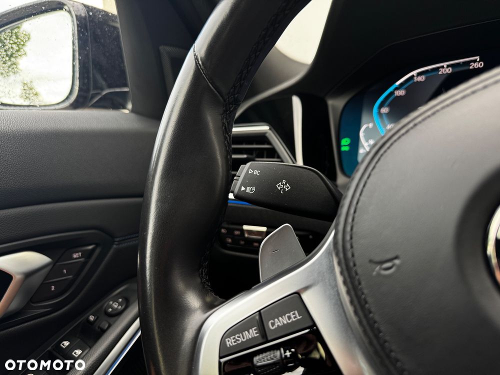 BMW Seria 3 330e xDrive M Sport sport - 38