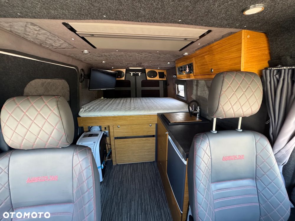 Mercedes-Benz Sprinter - 4