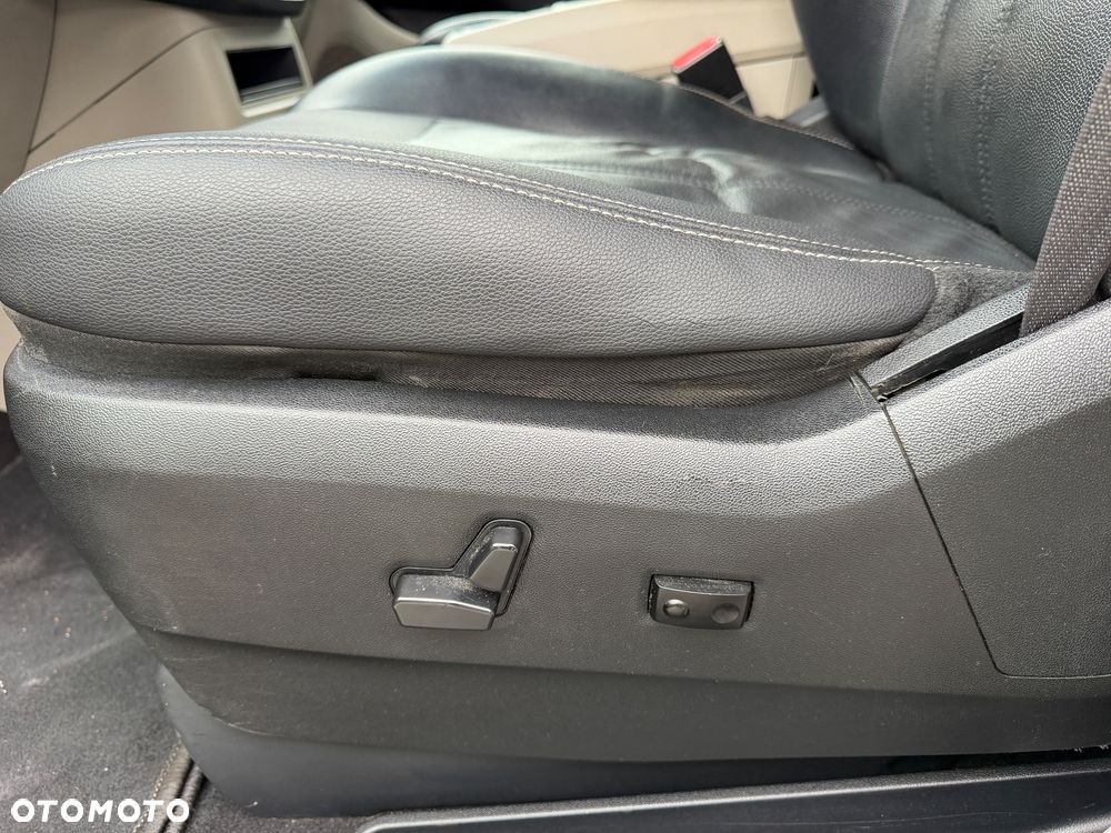 Chrysler Town & Country - 38