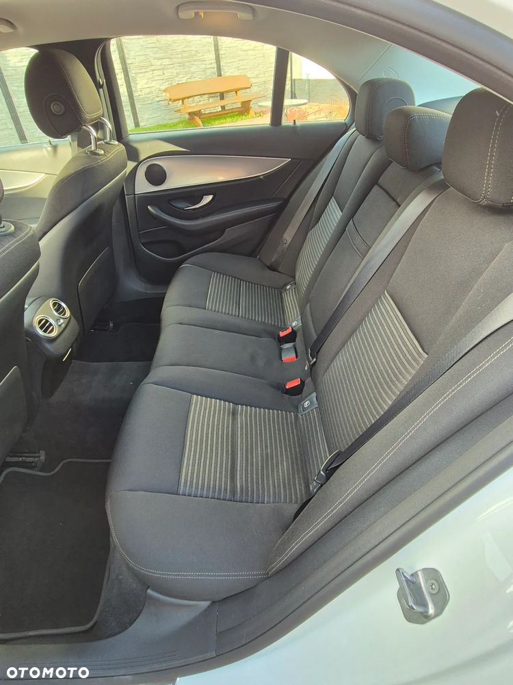 Mercedes-Benz Klasa E 220 d 4-Matic 9G-TRONIC - 8