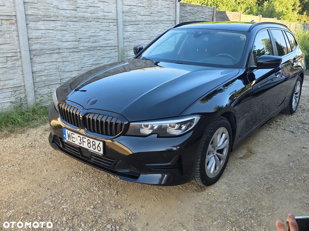 BMW Seria 3 318d mHEV - 13