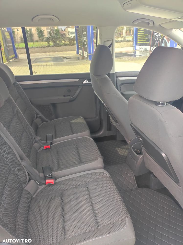 Volkswagen Touran 2.0 TDI DPF BlueMotion Technology DSG Highline - 17
