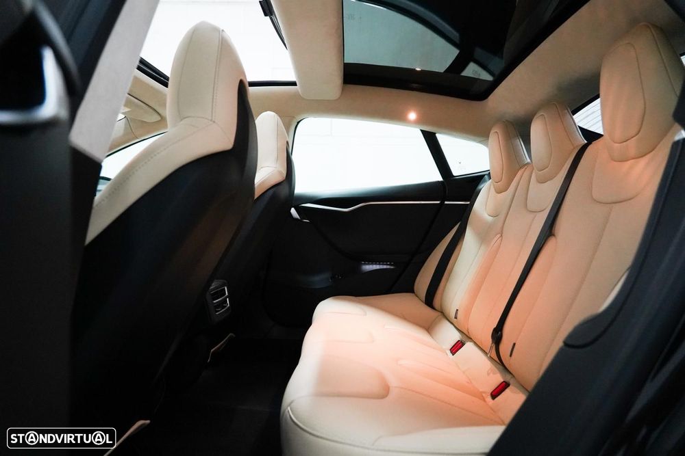 Tesla Model S 90D - 7