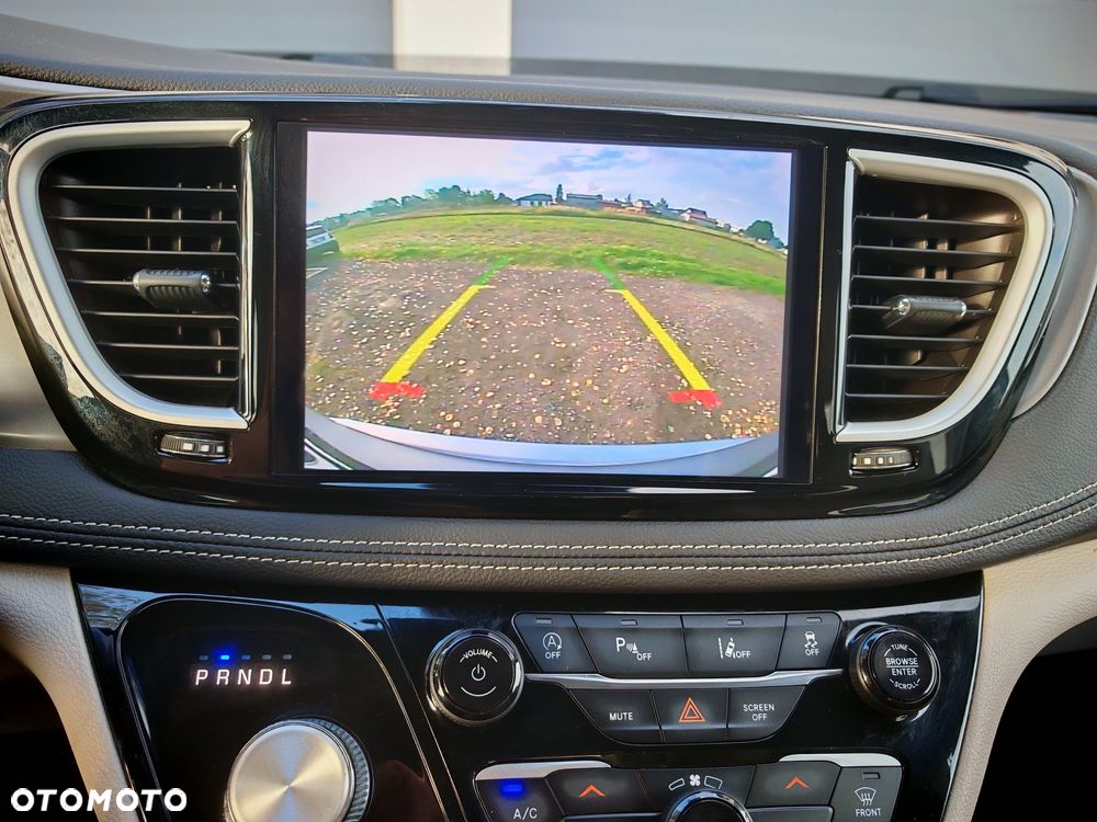 Chrysler Pacifica - 29