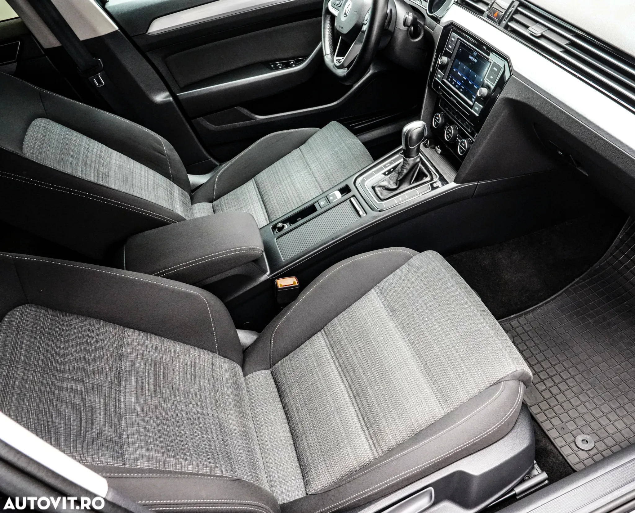 Volkswagen Passat 1.6 TDI DSG Comfortline - 13