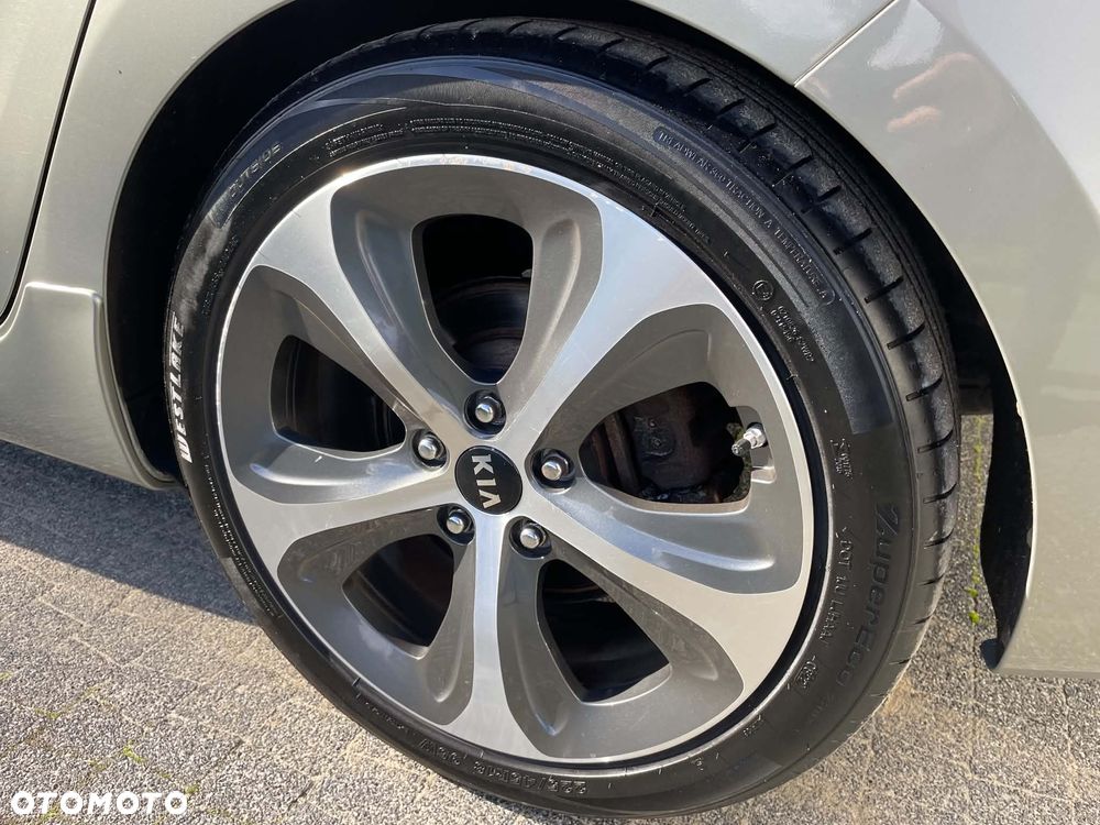 Kia Carens 1.6 GDI Fifa World Cup Edition - 19