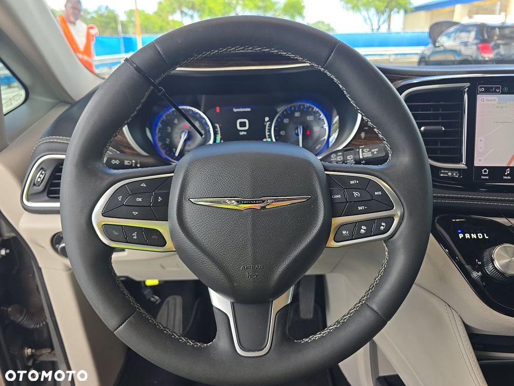 Chrysler Pacifica - 8