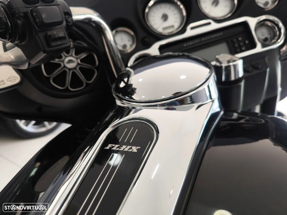 Harley-Davidson Street Glide FLHX - 13