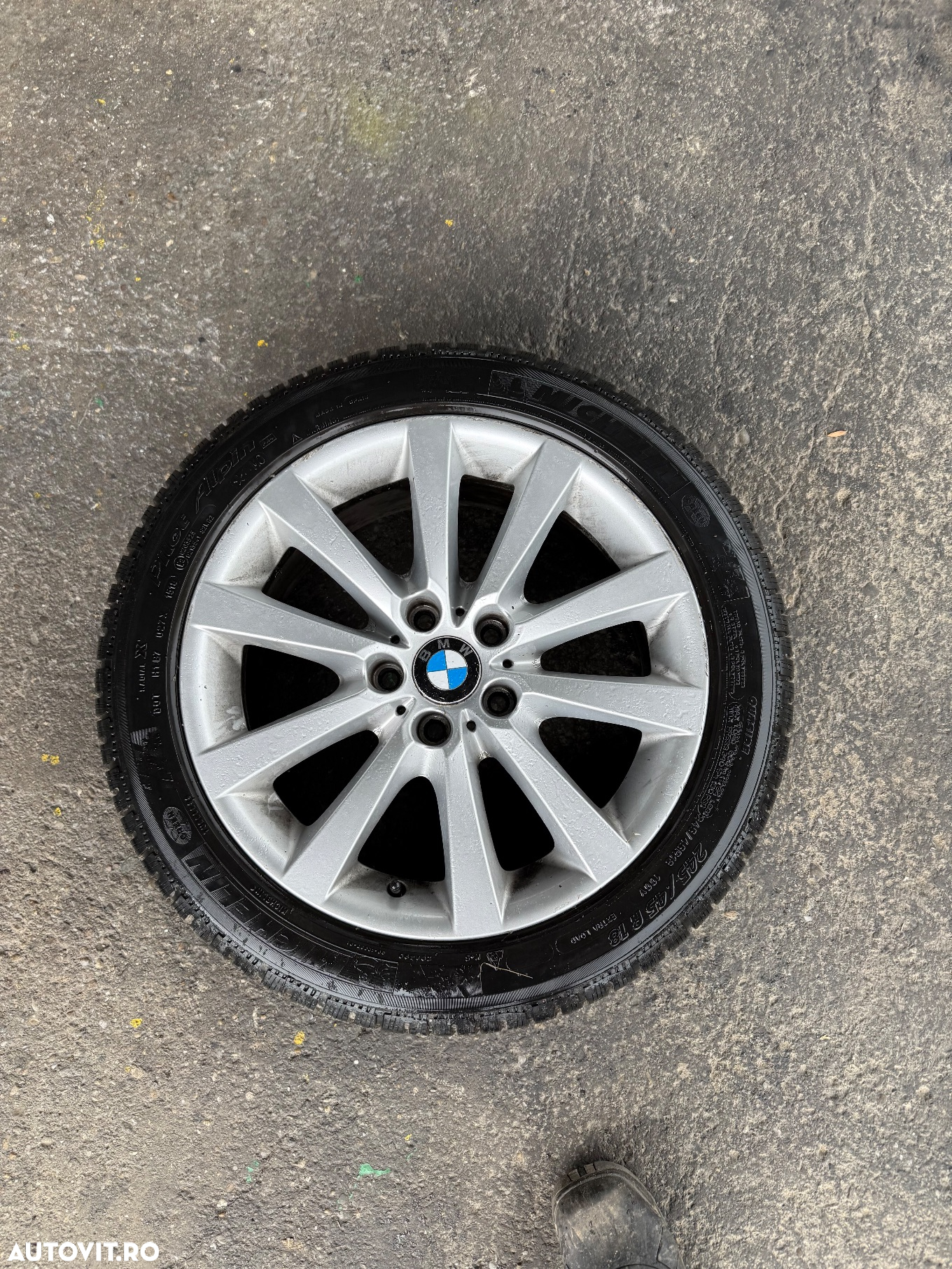 Vând jantă roată completă cu anvelopă 245 45 R18 style 328 R18 originală BMW Janta aliaj usor - V-Spoke 328 - Argintiu (Silver) - 8Jx18 ET:30 - BMW Seria 5 F10 F11, Seria 6 F06 F12 F13 - 2