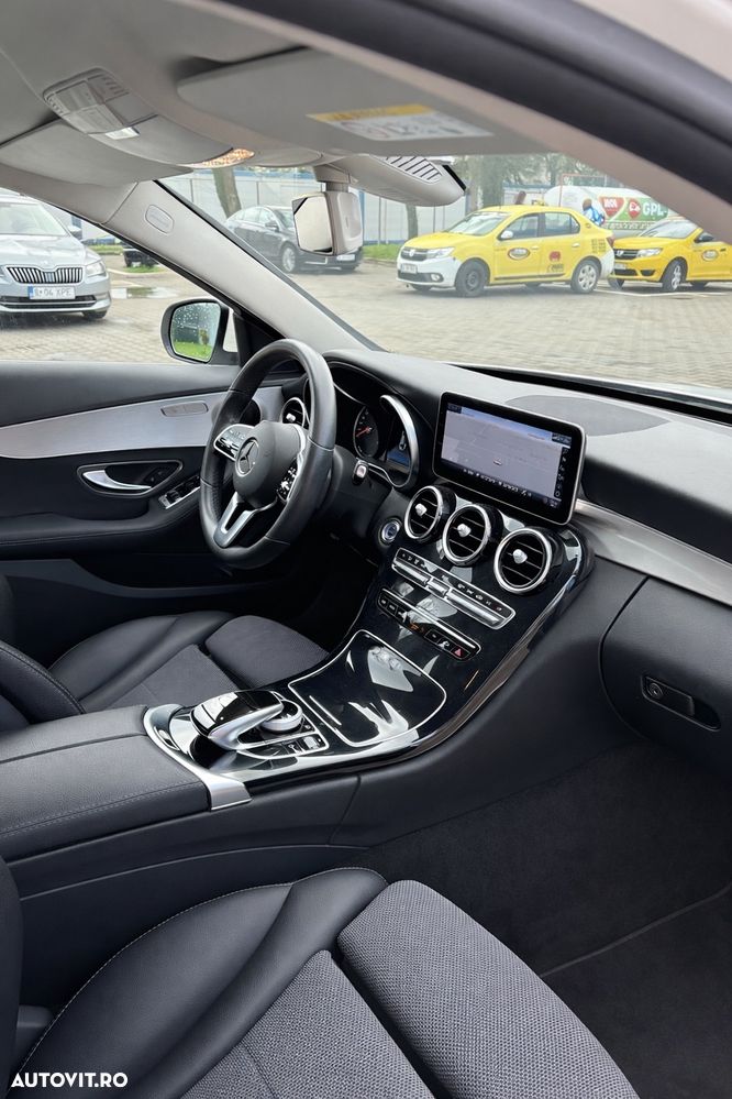 Mercedes-Benz C - 9