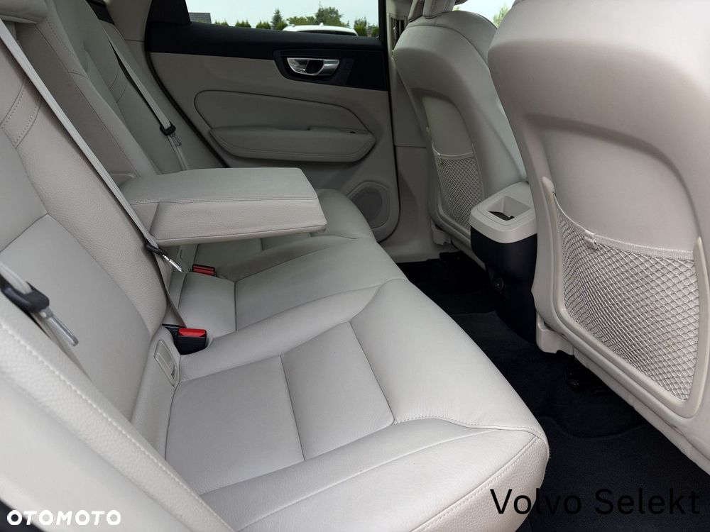 Volvo XC 60 B4 B Plus Dark - 16
