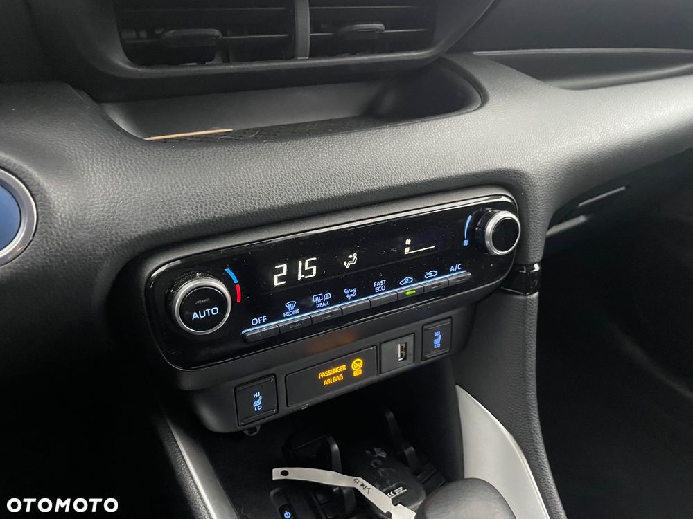 Toyota Yaris ver-hybrid-1-5-executive - 10