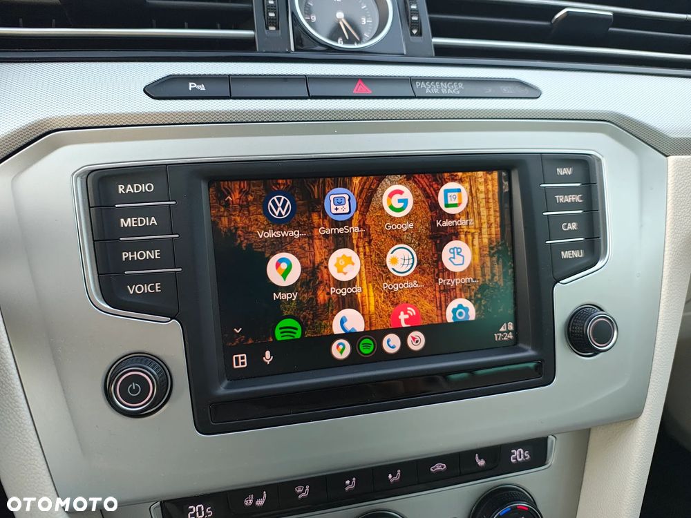 Volkswagen Passat - 11