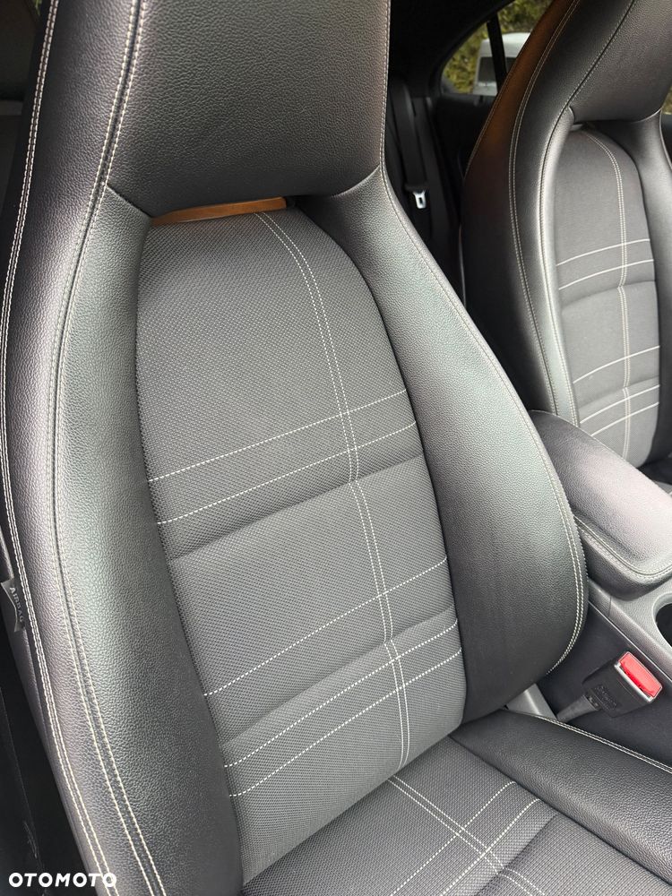 Mercedes-Benz CLA 180 Urban - 15